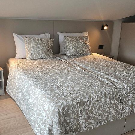 Richi Rooms & App Funtana Esterno foto